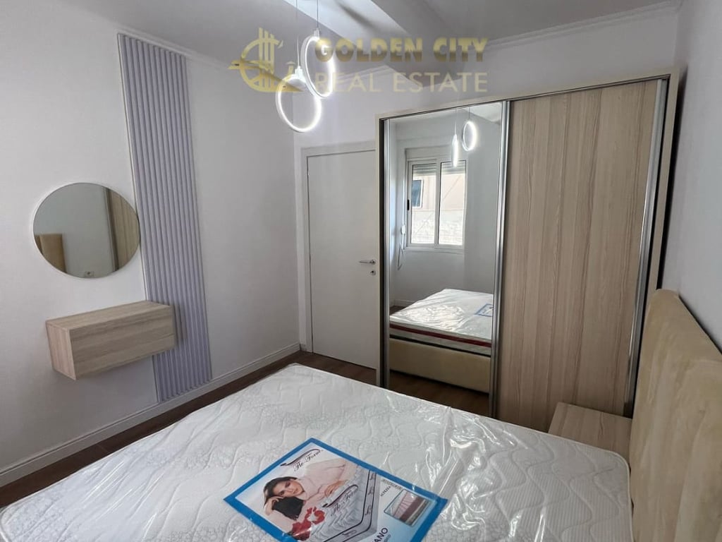 Shitet Apartament 1+1 shkembi kavajes