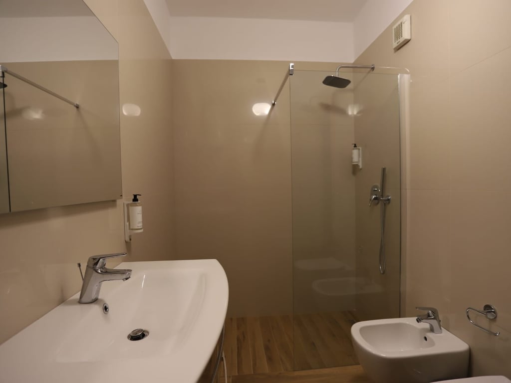 Jepet SUPER Apartament me Qira Mbrapa Mondialit