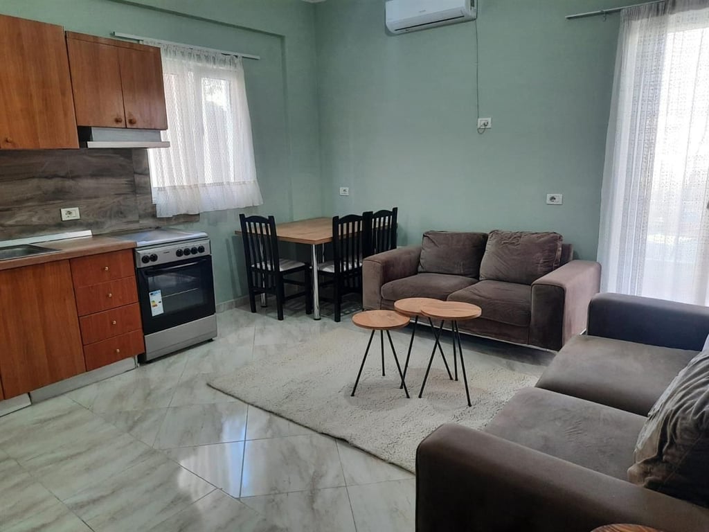 A 2+1 apartment for rent is available on Kodra e Priftit street.