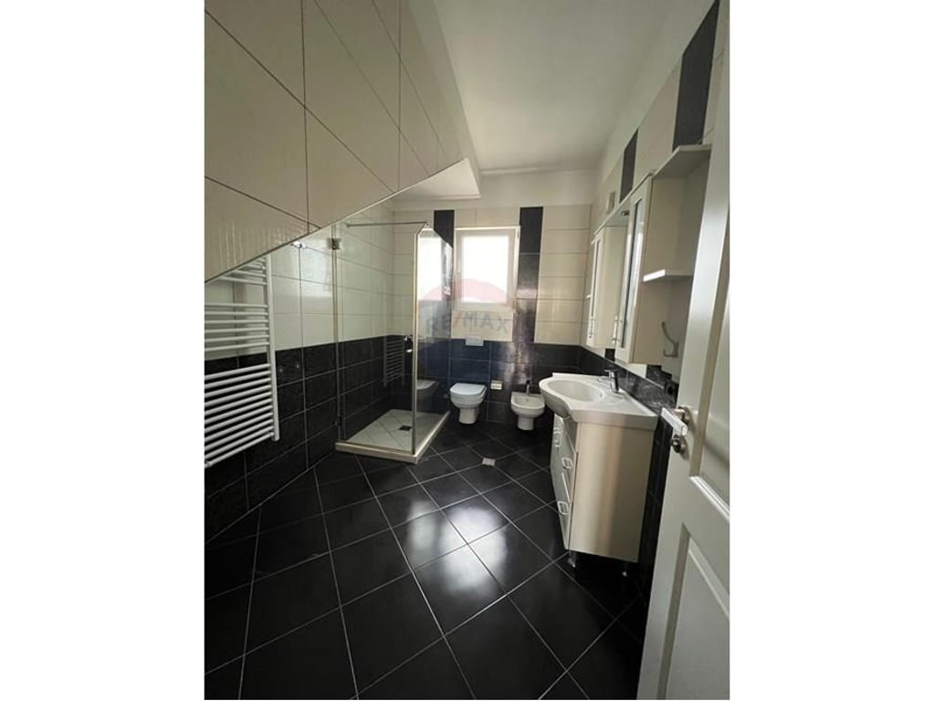 Jepet me qera vile prane Teg