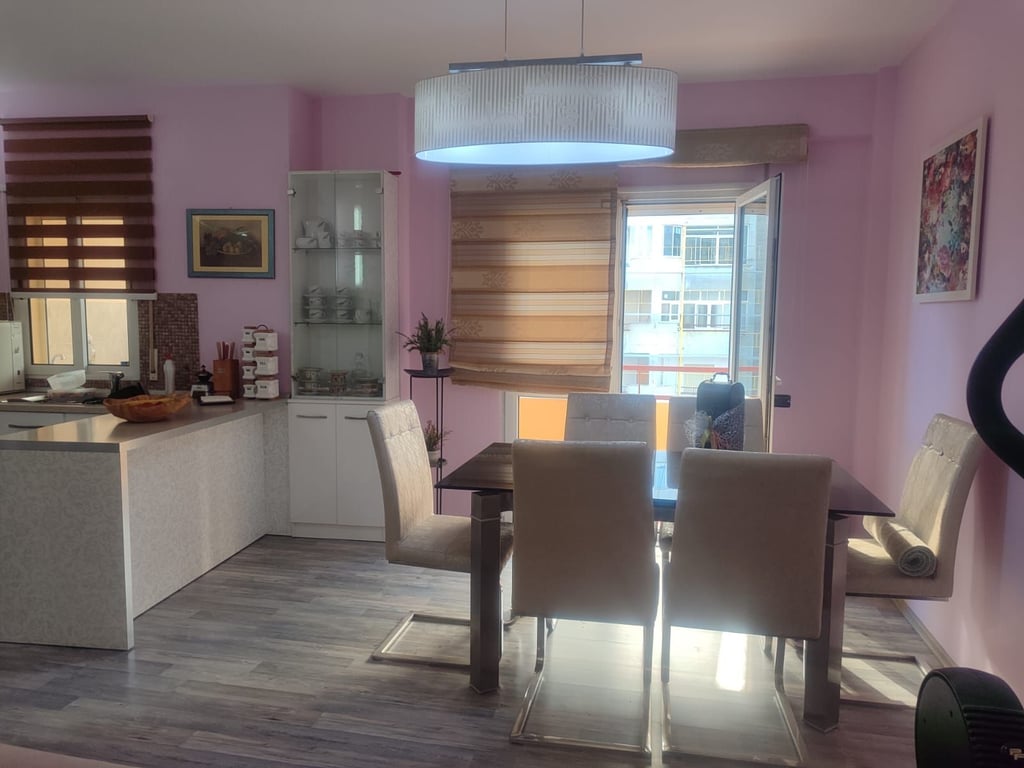 SHITET APARTAMENT 2+1+2 NE VOLLGA DURRES ME PAMJE DETI