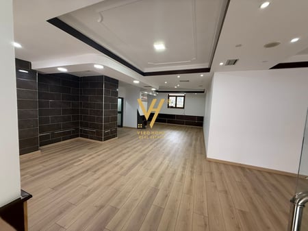SHOP FOR RENT 110 M2 IN VASIL SHANTO 1,500 EURO