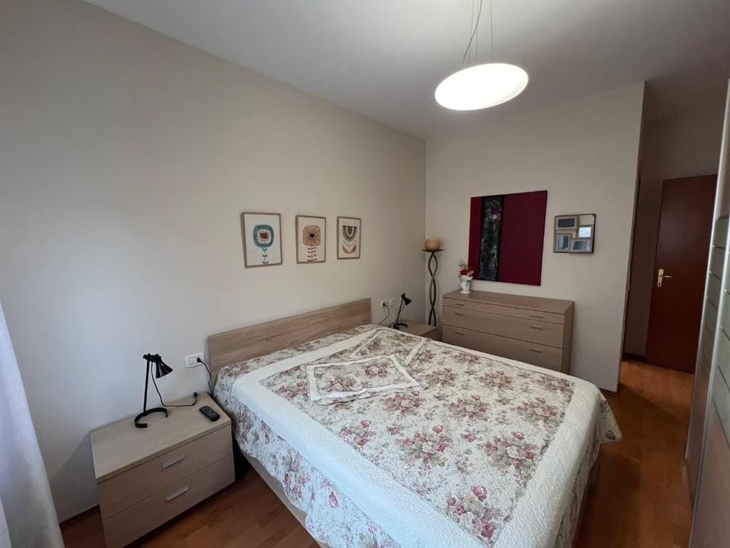 Aprtament 2+1 me qira tek Komuna e Parisit