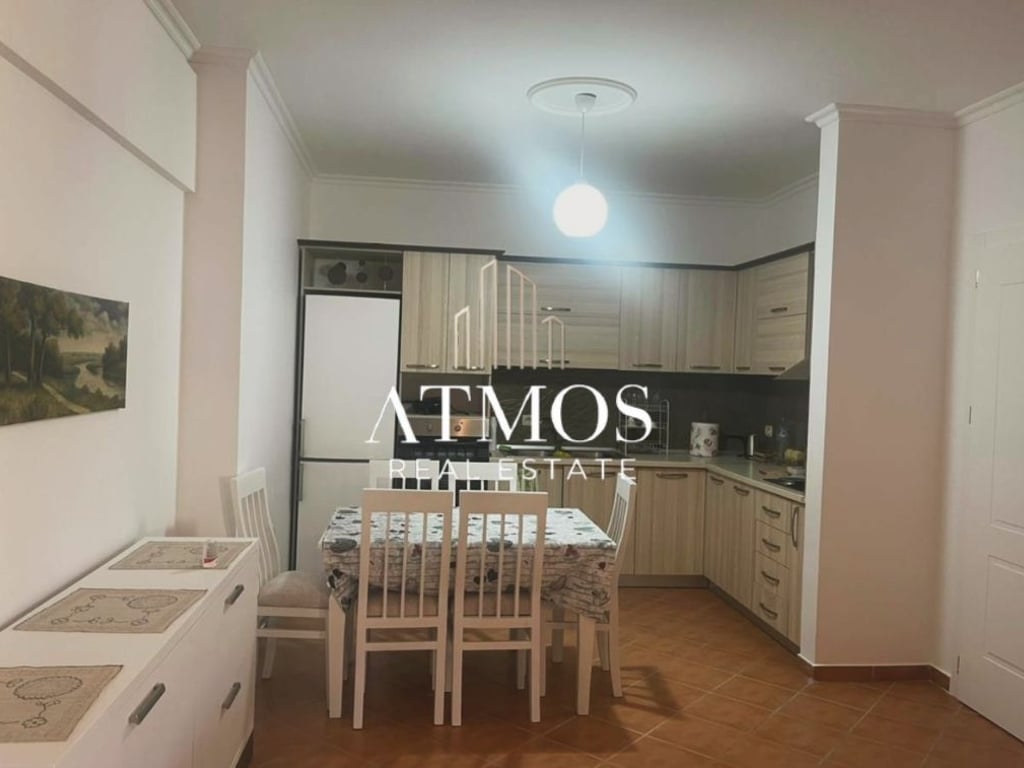 SHITET APARTAMENT 3+1+2 NE ASTIR , PRANE VILA L