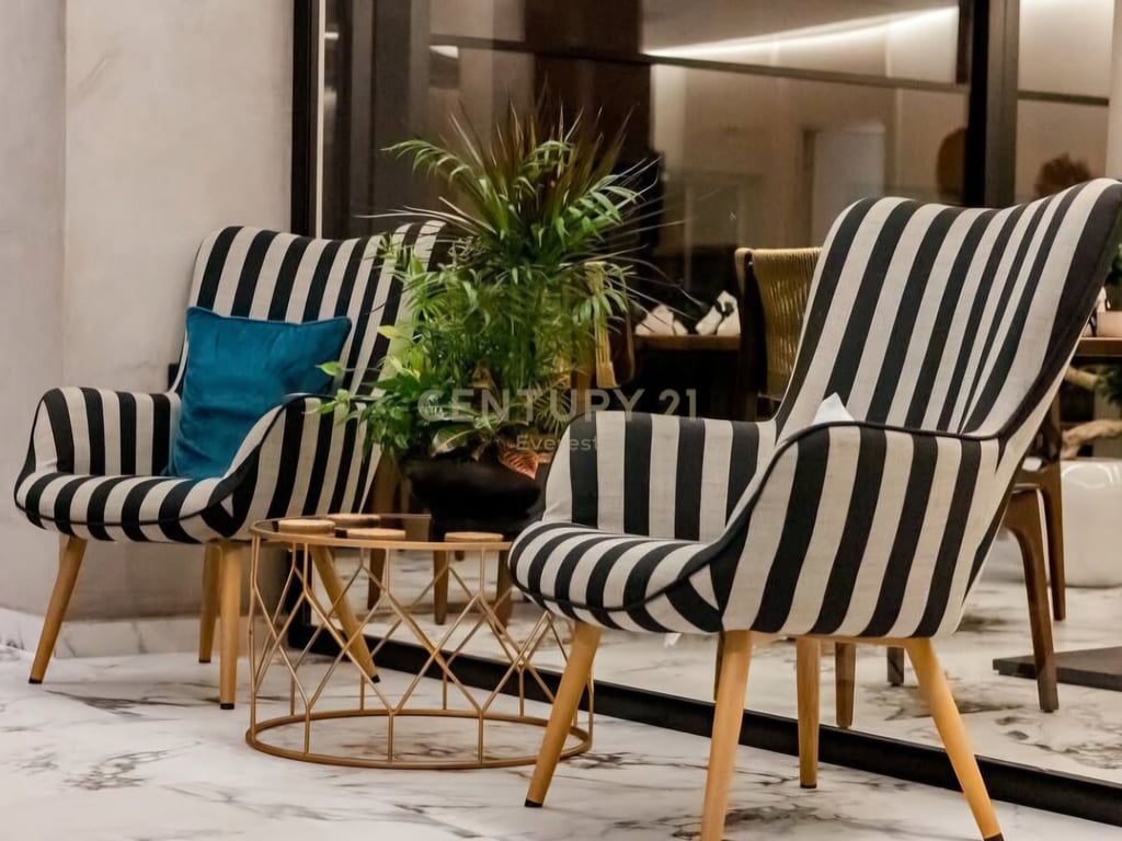 HOTEL PËR SHITJE NË QENDËR TË SARANDËS | HOTEL FOR SALE IN THE CENTER OF SARANDA