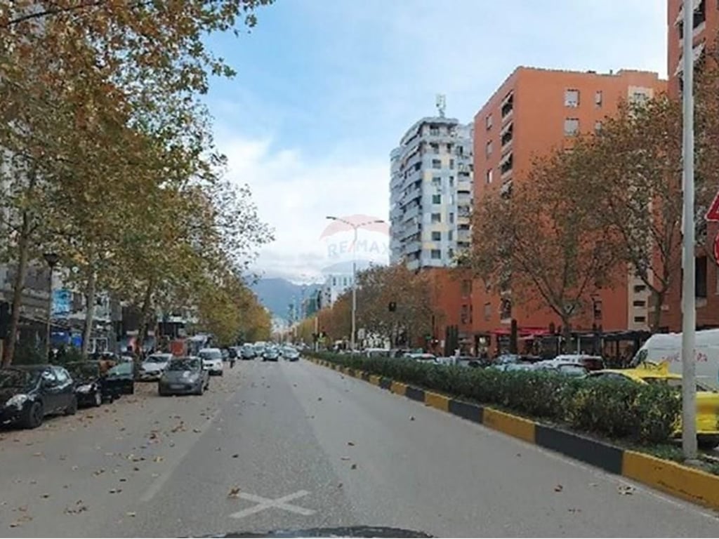 COMMERCIAL SPACE FOR SALE ON KAVAJA STREET 153m2