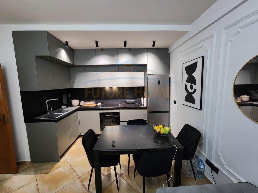 Shitet apartament 1+1 Kodra e Diellit