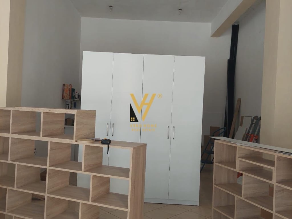 SHOP FOR RENT 61 M2 ON BURGUT STREET 42,000 LEK