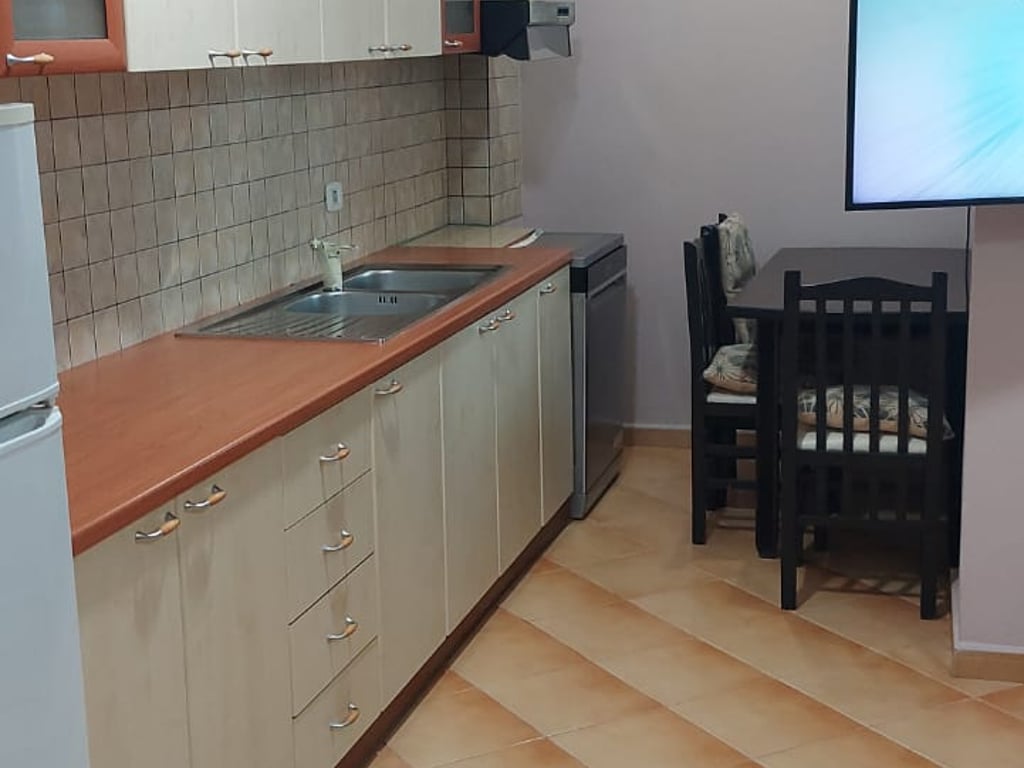 A 1+1 apartment is for rent on Kavaja Street.