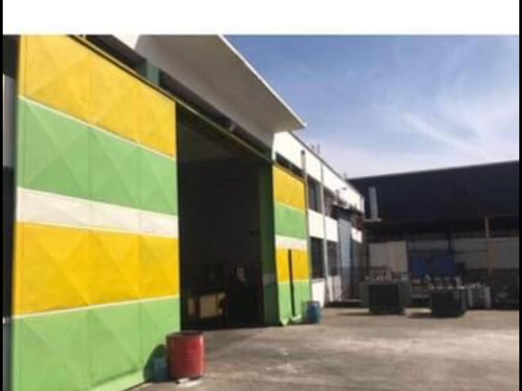 600 m2 warehouse for sale