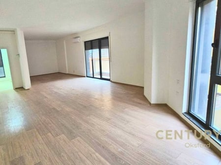 ✨ Commercial open space for rent near the Center – Barrikadave Street