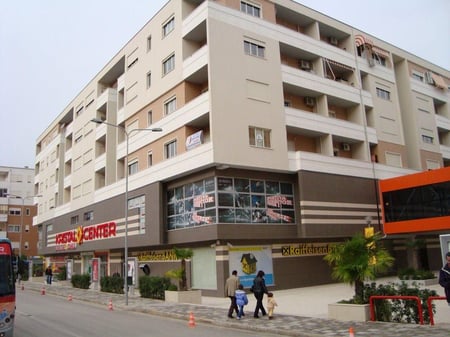 Commercial space for sale in Paris Commune.