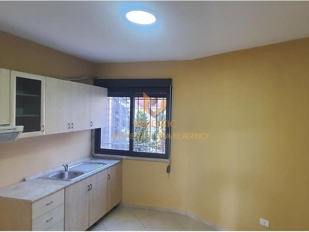 A 3+1+2 apartment is available for rent for offices in the center of Tirana, Rruga Kavajës.