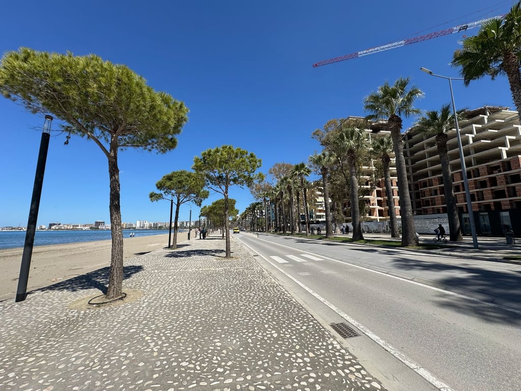 APARTAMENT 2+1 PER SHIJTE NE ZEMER TE LUNGOMARES! 2500 EURO/M2