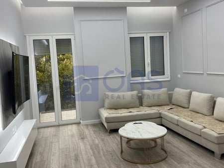 Vendesi appartamento 2+1 a Valona.