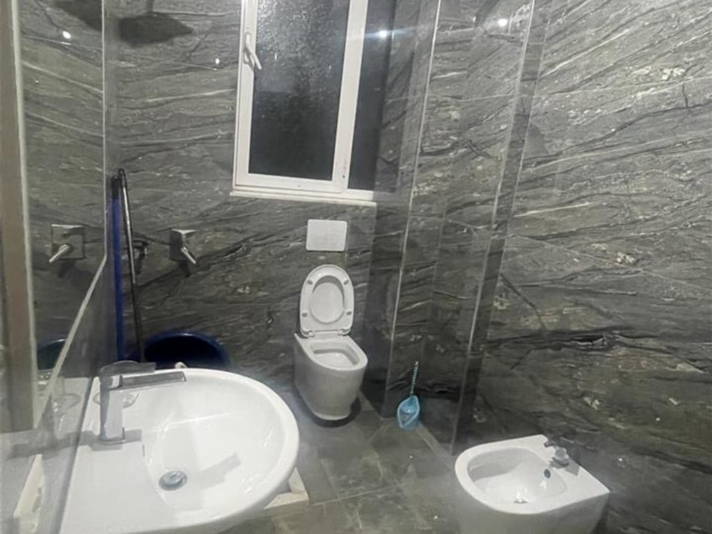 1+1 for rent in Astir near 2 Palmat.