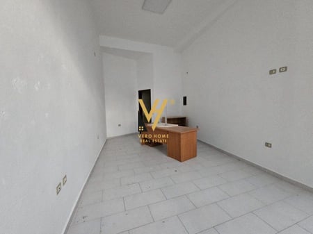 STORE FOR SALE 32 M2 ON MINE PEZA STREET 95,000 EURO