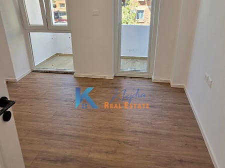 2+1 in VENDITA in Via Kavajes, vicino alla Poliklinica n.9