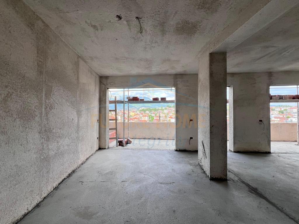 Shitet apartament 1+1 Ish Tregu Elektrik