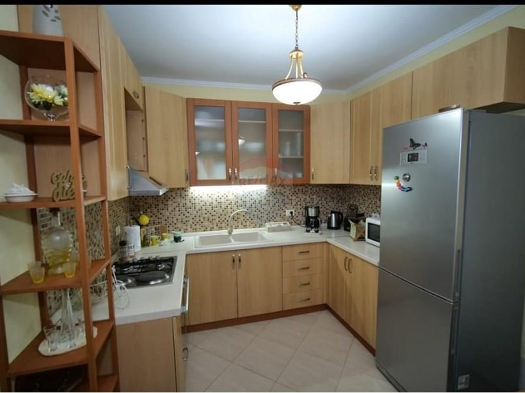 Jepet apartament me qira prane Bulevardit te Ri