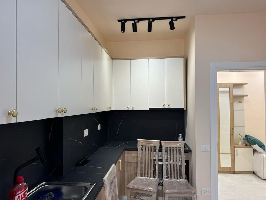 A 1+1 apartment is for rent on Dibra Street for 600 euros.