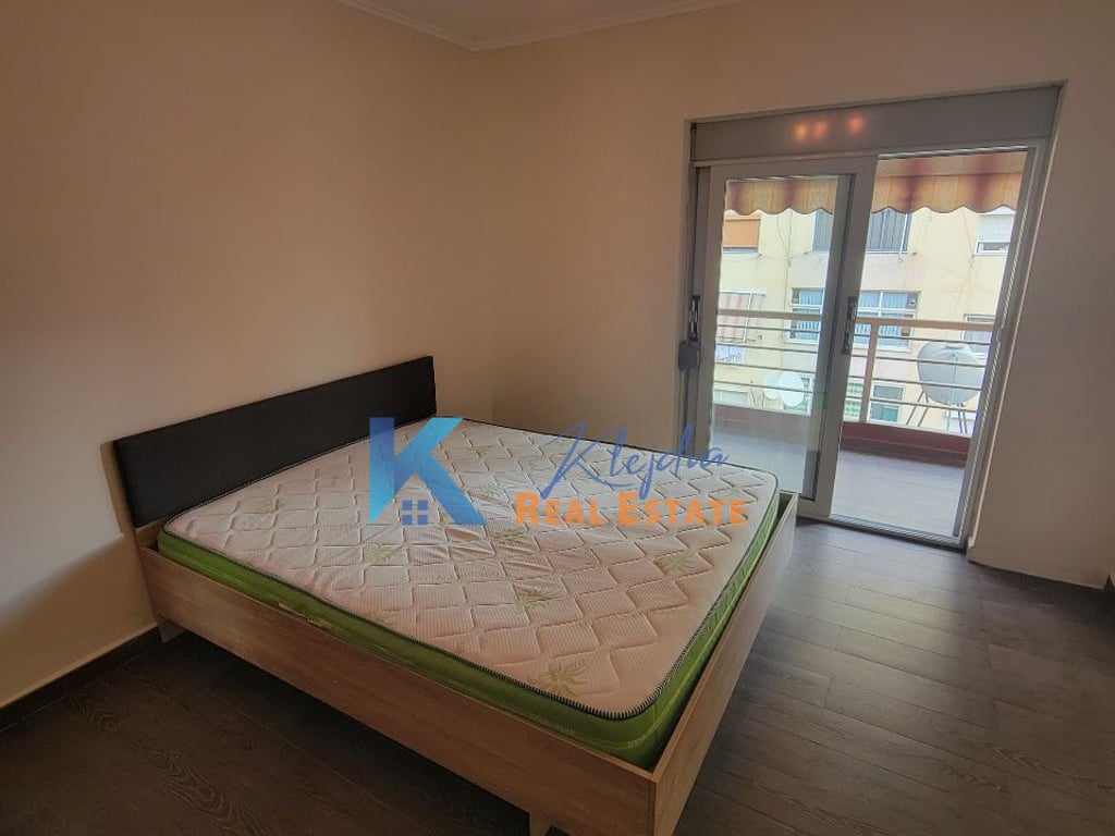 Apartament 1+1 per qira te Ministria e Jashtme, afer karburant Eida