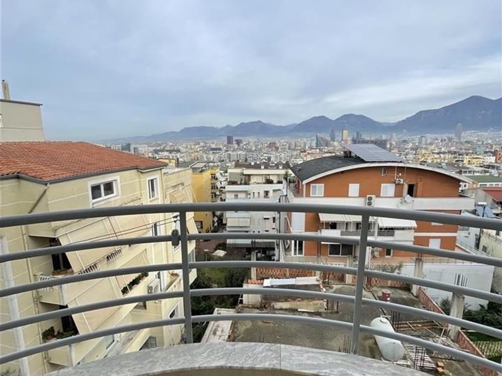 Jepet me qera apartament 2+1+ garazhd te Kodra e Diellit 1