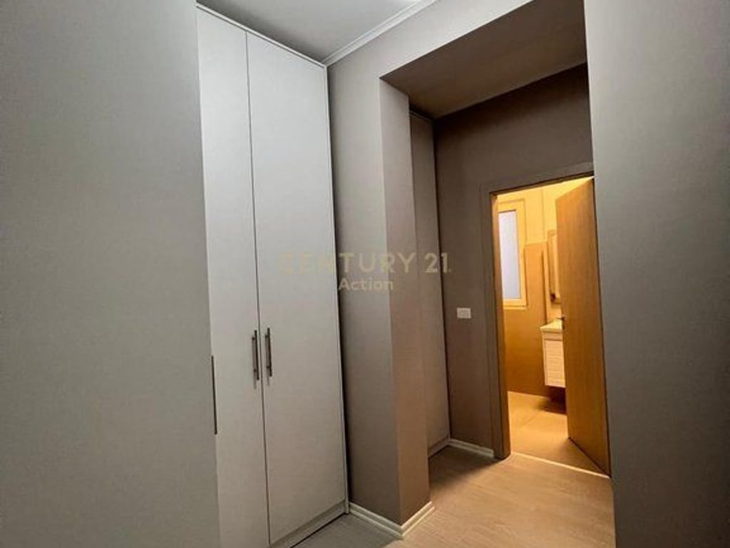 Jepet me qera Apartament i pabanuar me pare 2+1+2 dhe post parkimi River Rezidence Astir 