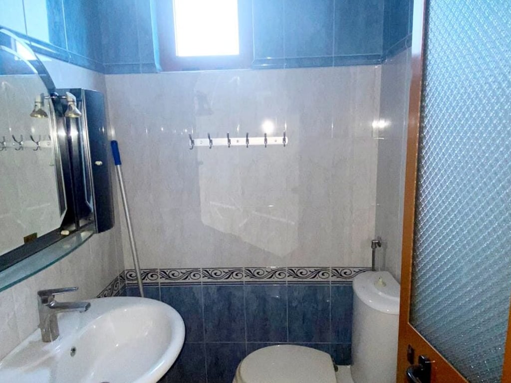 ‼️Opportunity for only 343 €/m²‼️ 🏢Building for sale, 3 floors (2 floors of warehouses + house), near the former Pioneer House, Kavajë.