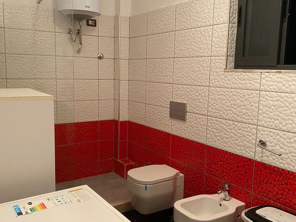 Affittasi appartamento 2+1, Don Bosko vicino al ristorante Gjeli. Prezzo: 500 mila lek.