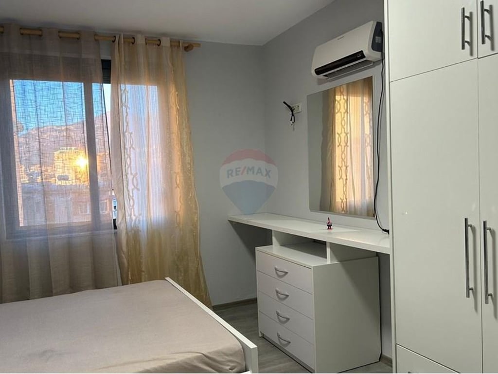 Jepet apartament me qera 2+1 te Shkolla e Baletit