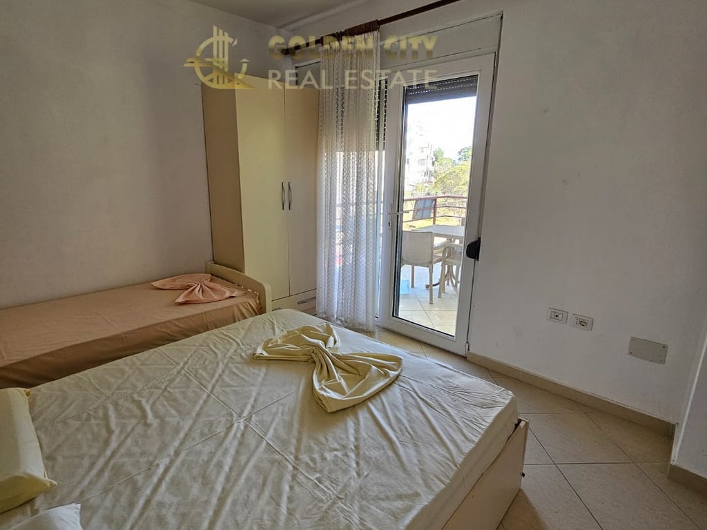 Vendesi super appartamento 2+1 fronte mare a Qerret.