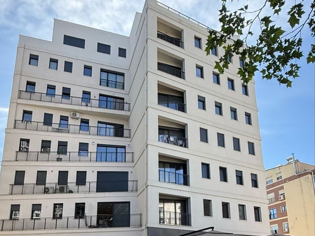 Shitet Super Apartament 3+1+2 tek Liqeni That, pranë Radisson Collection.