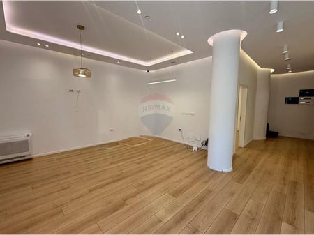 Super villa for rent in the Paris Commune.