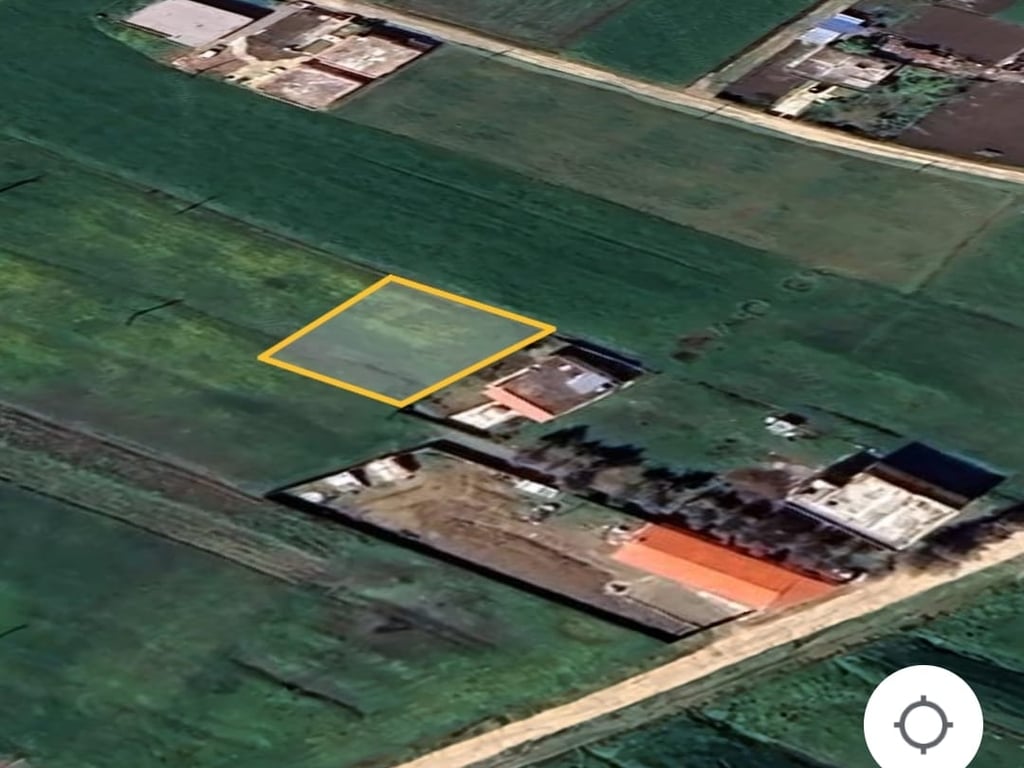 Çete, Shitet truall per vile 4 min nga qendra Kavaje, afer rruges Çetes.