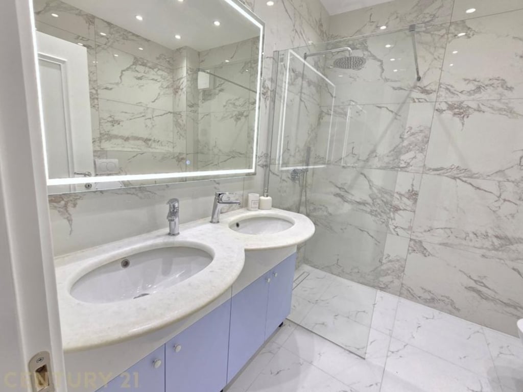 🍀 JEPET ME QIRA – APARTAMENT 2+1+2 TE SHALLVARET – I INVESTUAR DHE I MOBILUAR MODERNISHT