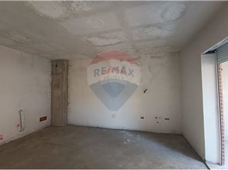2+1+2 apartment for sale at Pazari i Ri