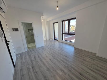 Business space for rent on Myslym Shyri.