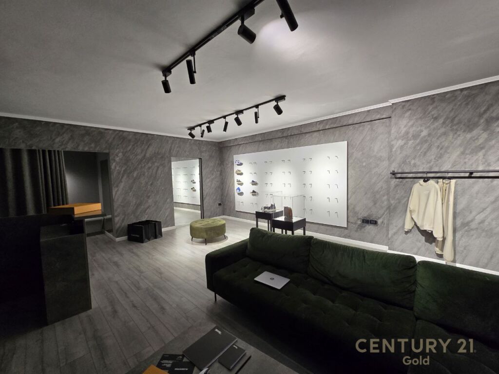 Office/Apartment for sale near the New Bazaar!