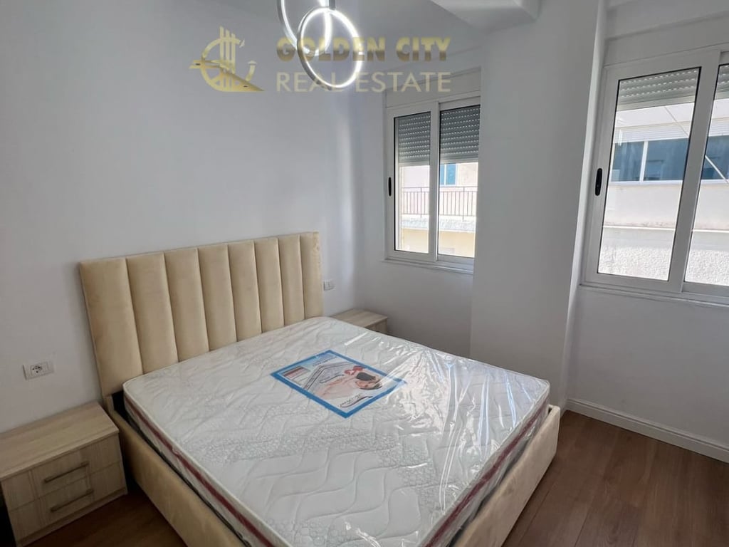 Shitet Apartament 1+1 shkembi kavajes