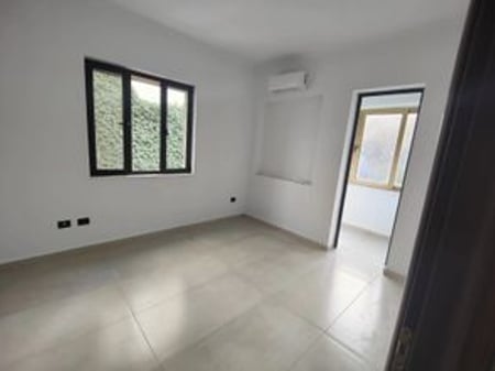Zyre me qira ne Bllok 700 euro