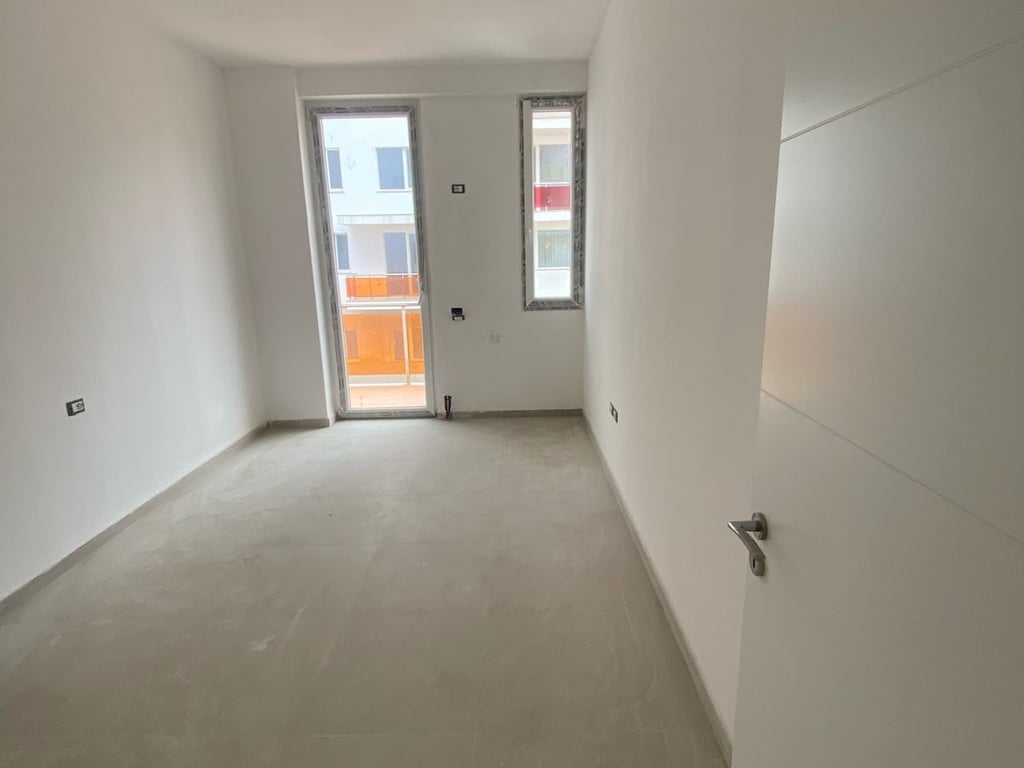 2+1,pallat i ri,afer urban gate astir,121.000 euro
