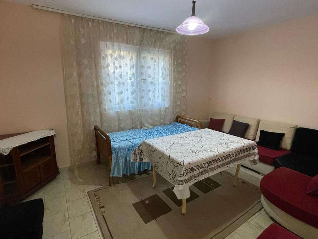 Jepet shtepi private 2+1 me qira ne Selite