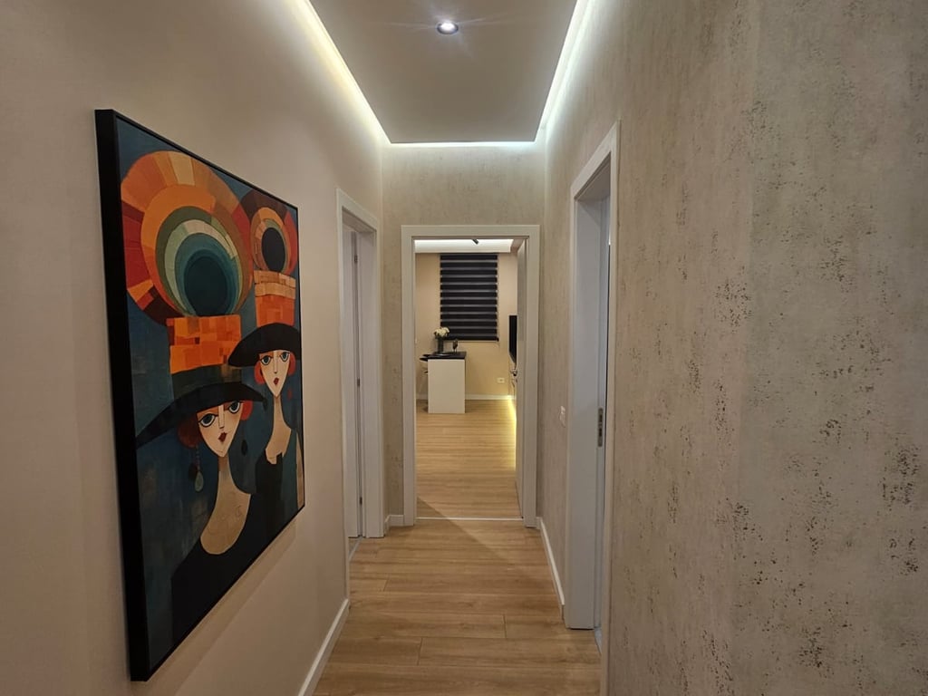 Shitet Apartament 2+1 Prane Pazarit te Ri