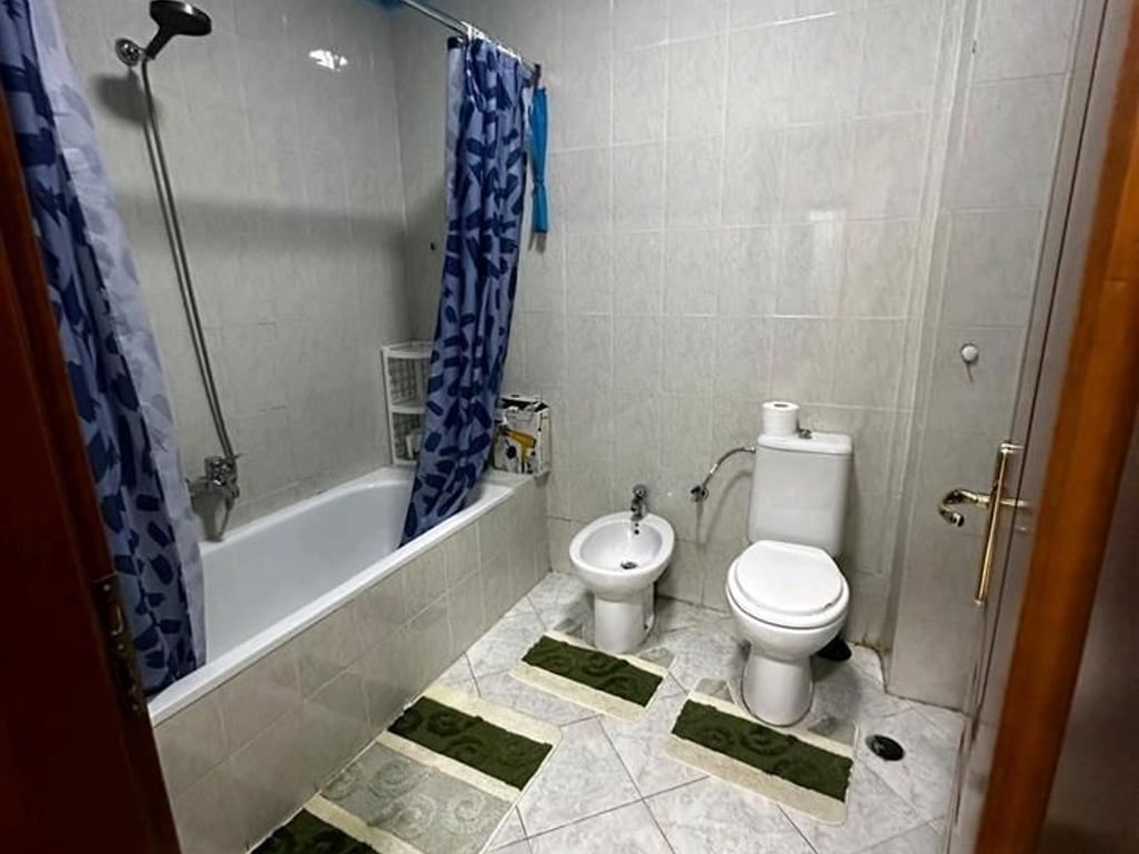 Affittasi appartamento 1+1, via Riza Cerova (via Sul Bega) mercato Plus Berti 450 mila lekë.