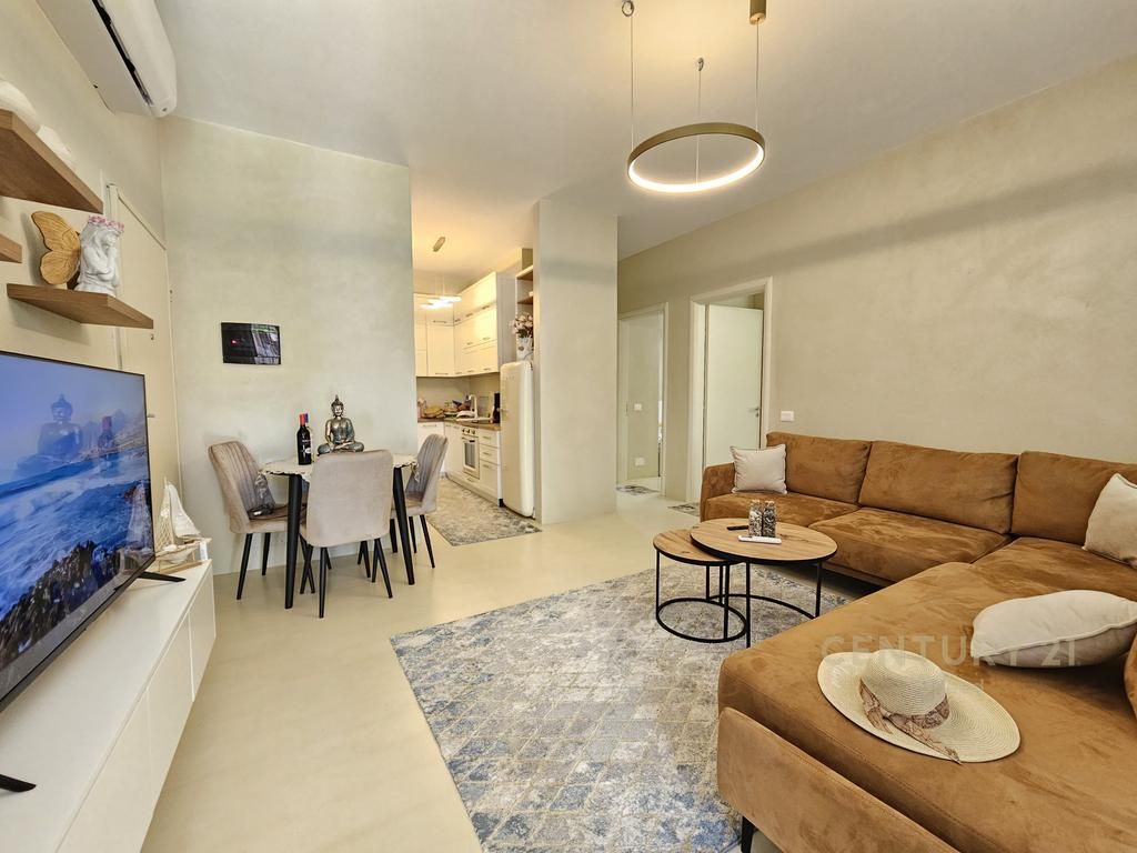 For sale Apartment 2+1 with Yard at Gjiri i Lalzit €295,000