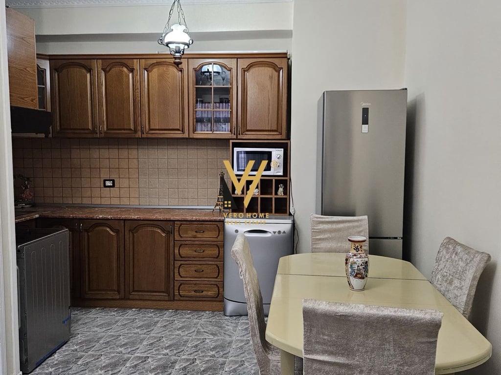 JEPET APARTAMENT 2+1+2+BLK ME QERA TE RR E ELBASANIT 70.000 LEKE