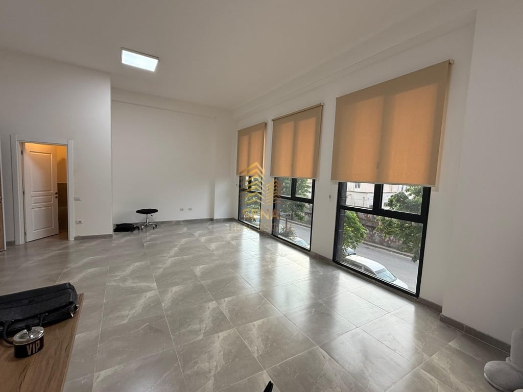 Rent, Business Space, Glass Facade – ASL Complex, 500 Euro/month