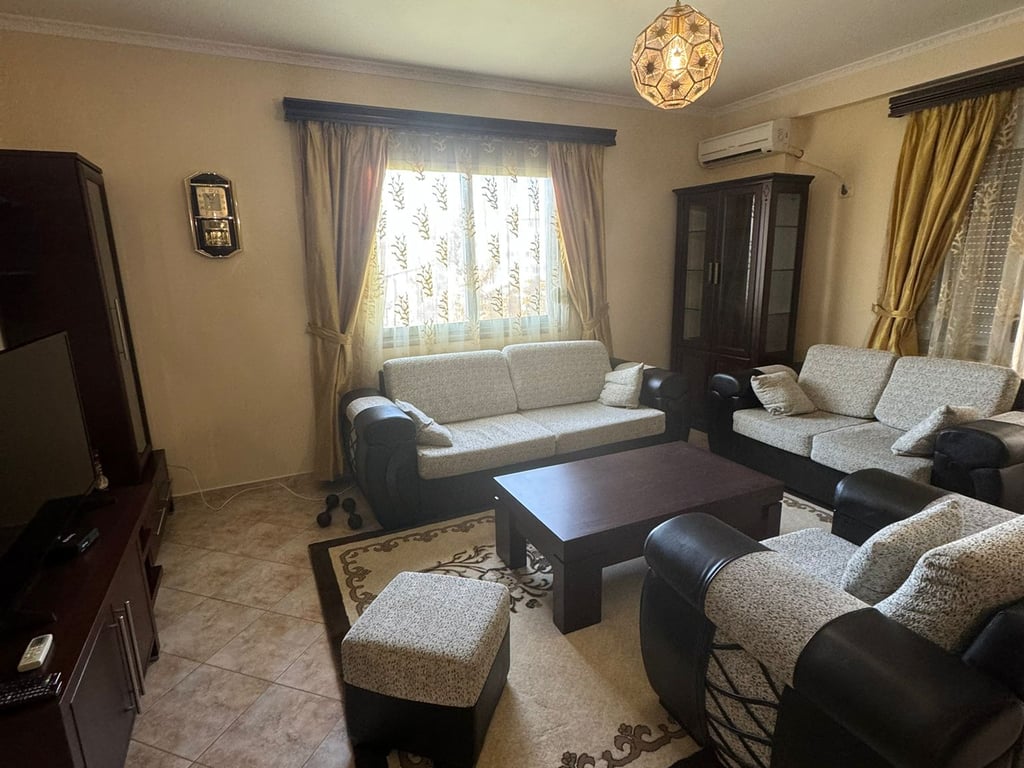 Apartament 3+1 per Qira, Fresk, Thesari!