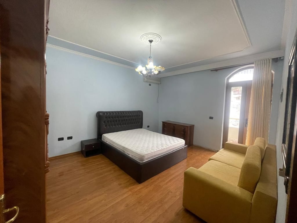 Jeper me qera Apartamenti 2+1 , Ali Dem prane ish Lokali Pirro Mani Cmimi: 600 mije leke